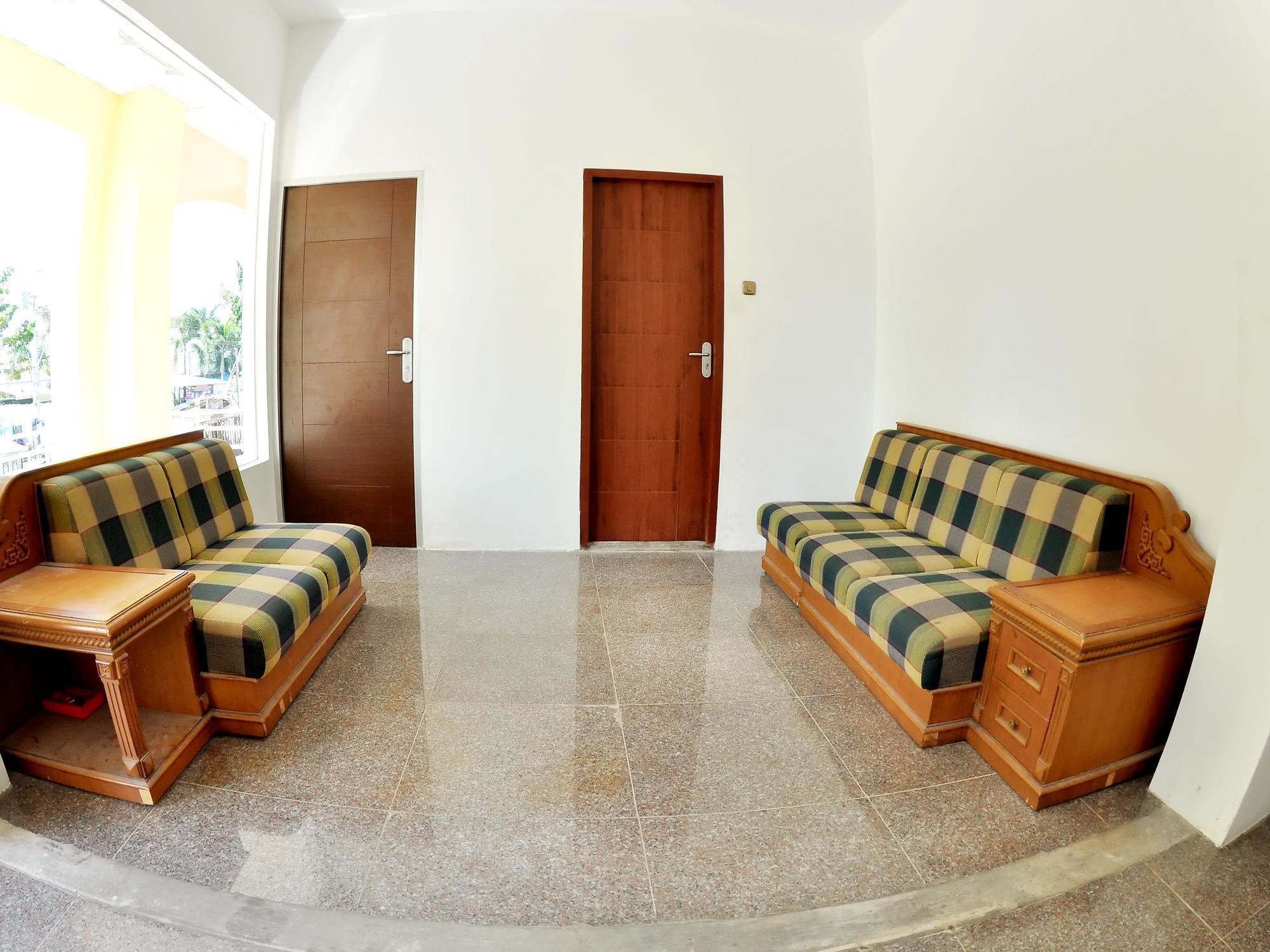 Ds Colive Peterongan Hotel Semarang Buitenkant foto